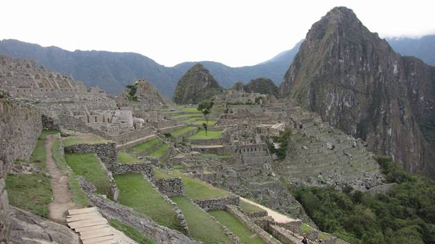 Machu Picchu - napu&scaron;teni grad Inka na 2350m n/m